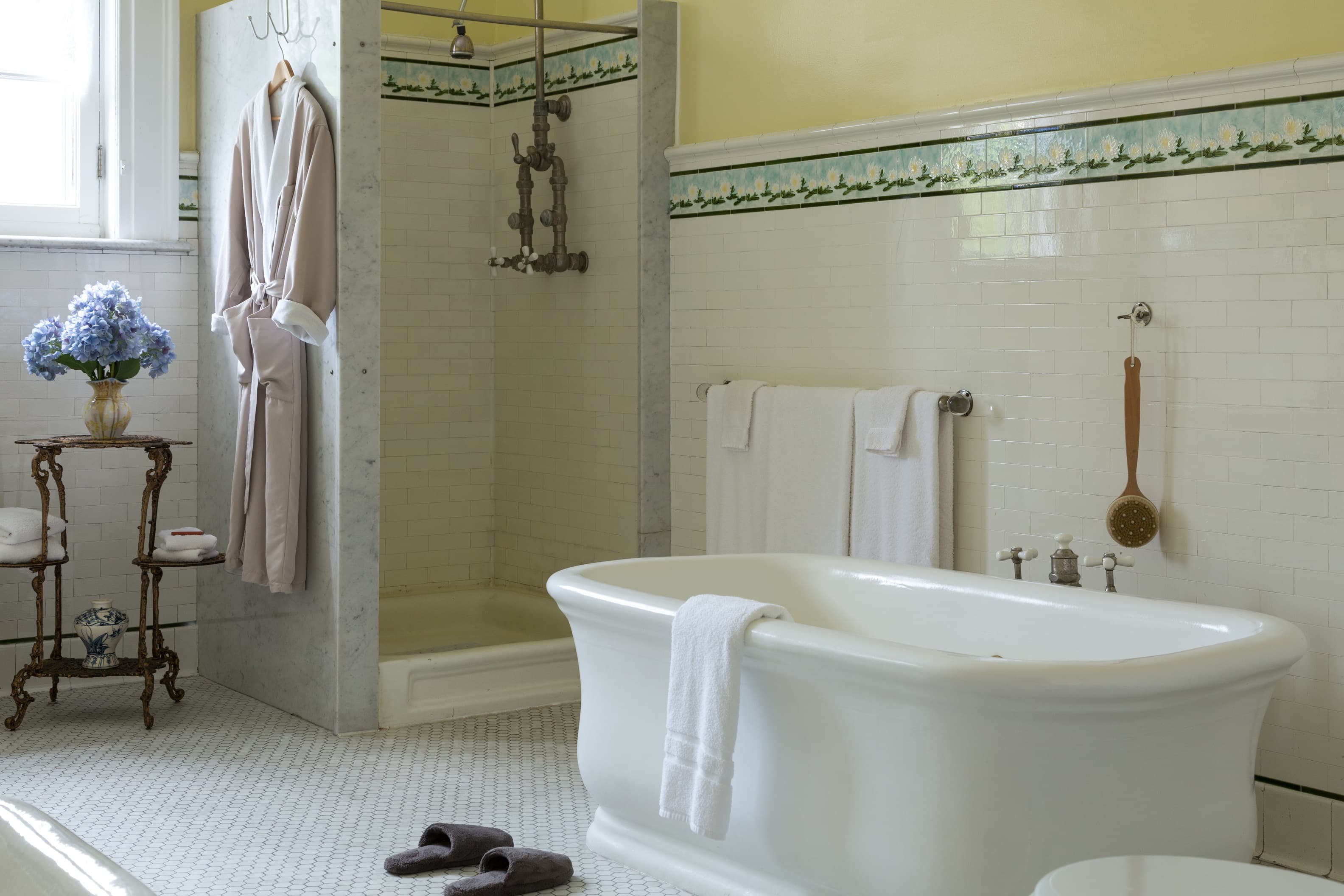 Prospect View Room #1 Original Bath Tube and Shower