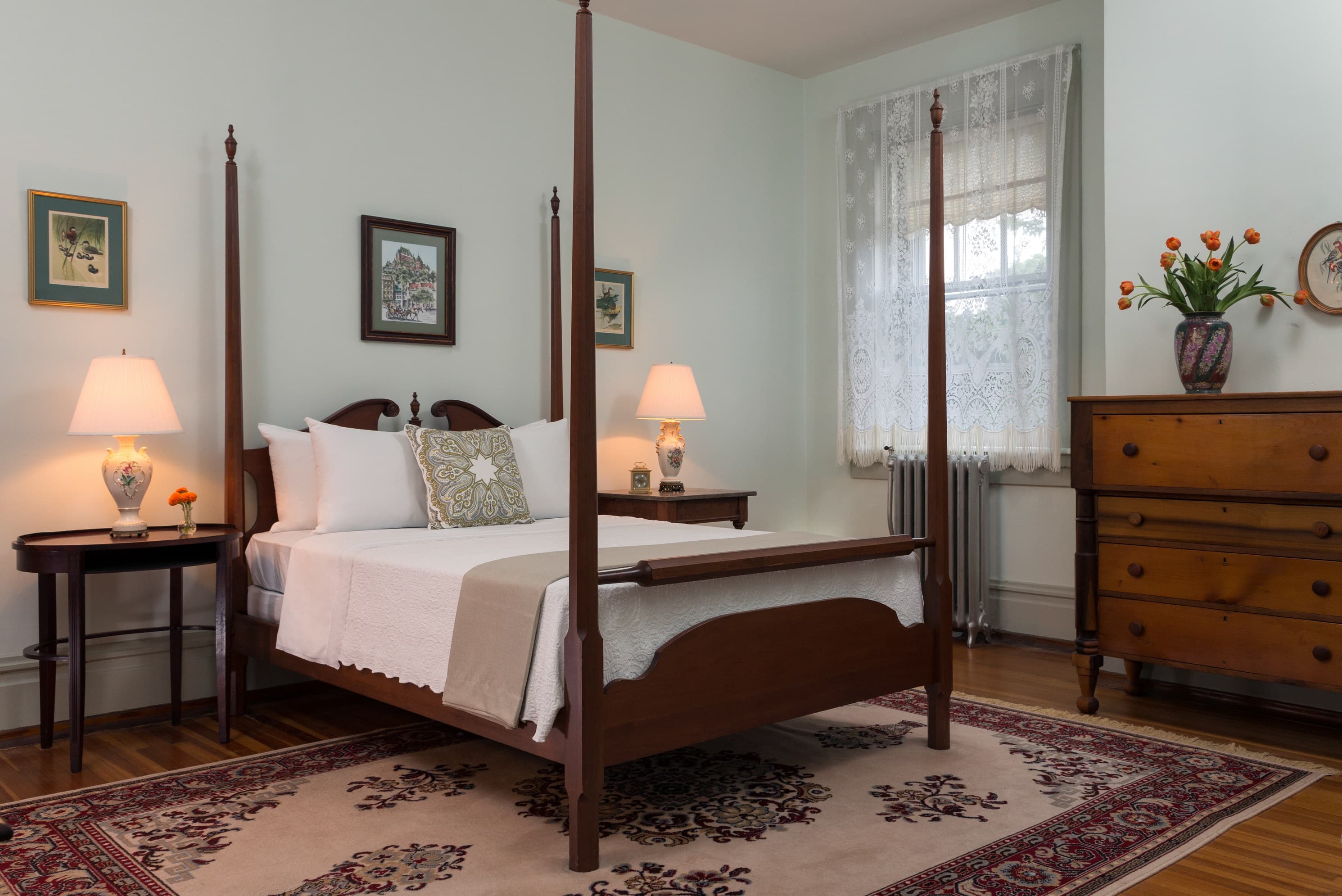 School Room #12 Queen Bed
