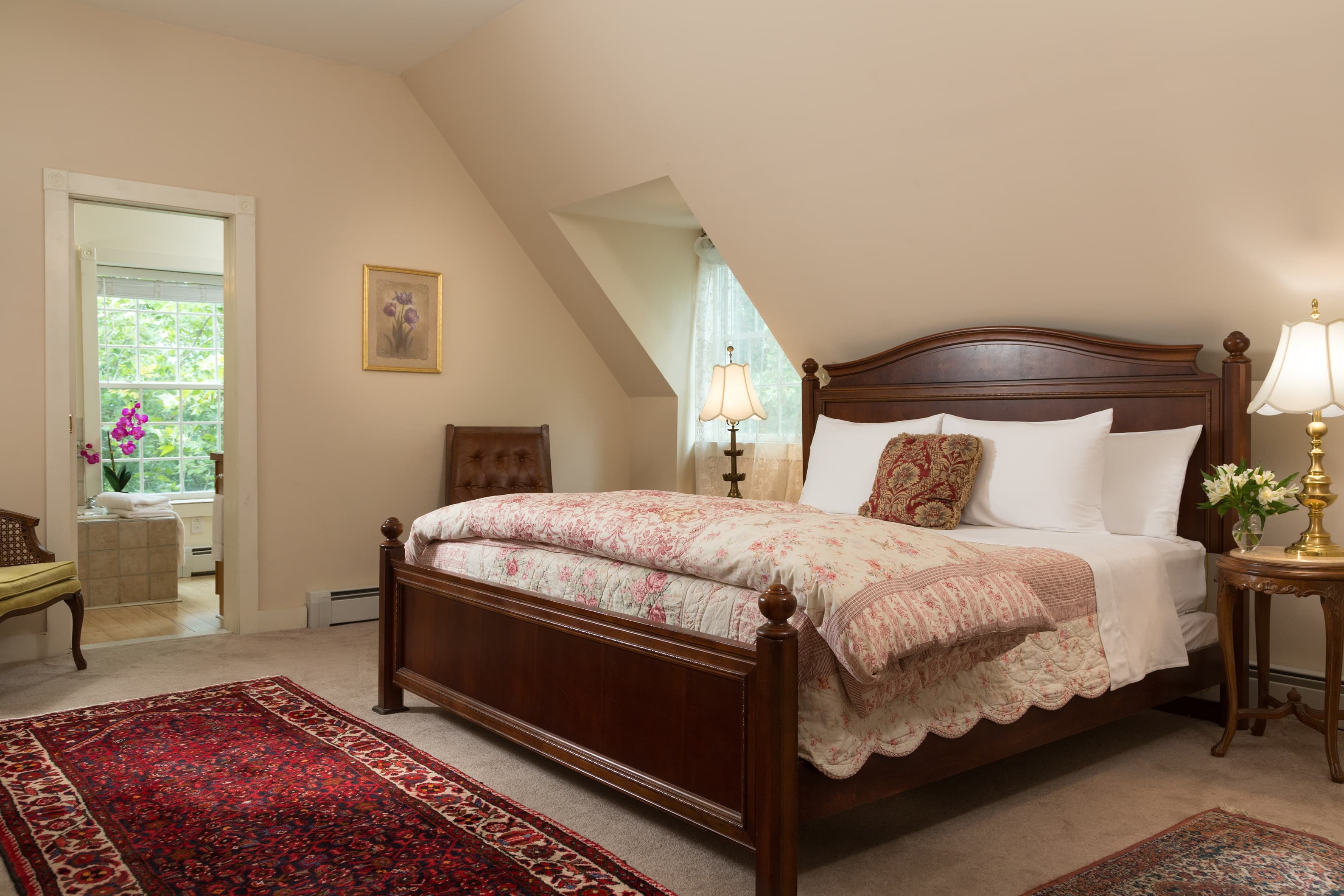 Carriage House North # 18 King Bed