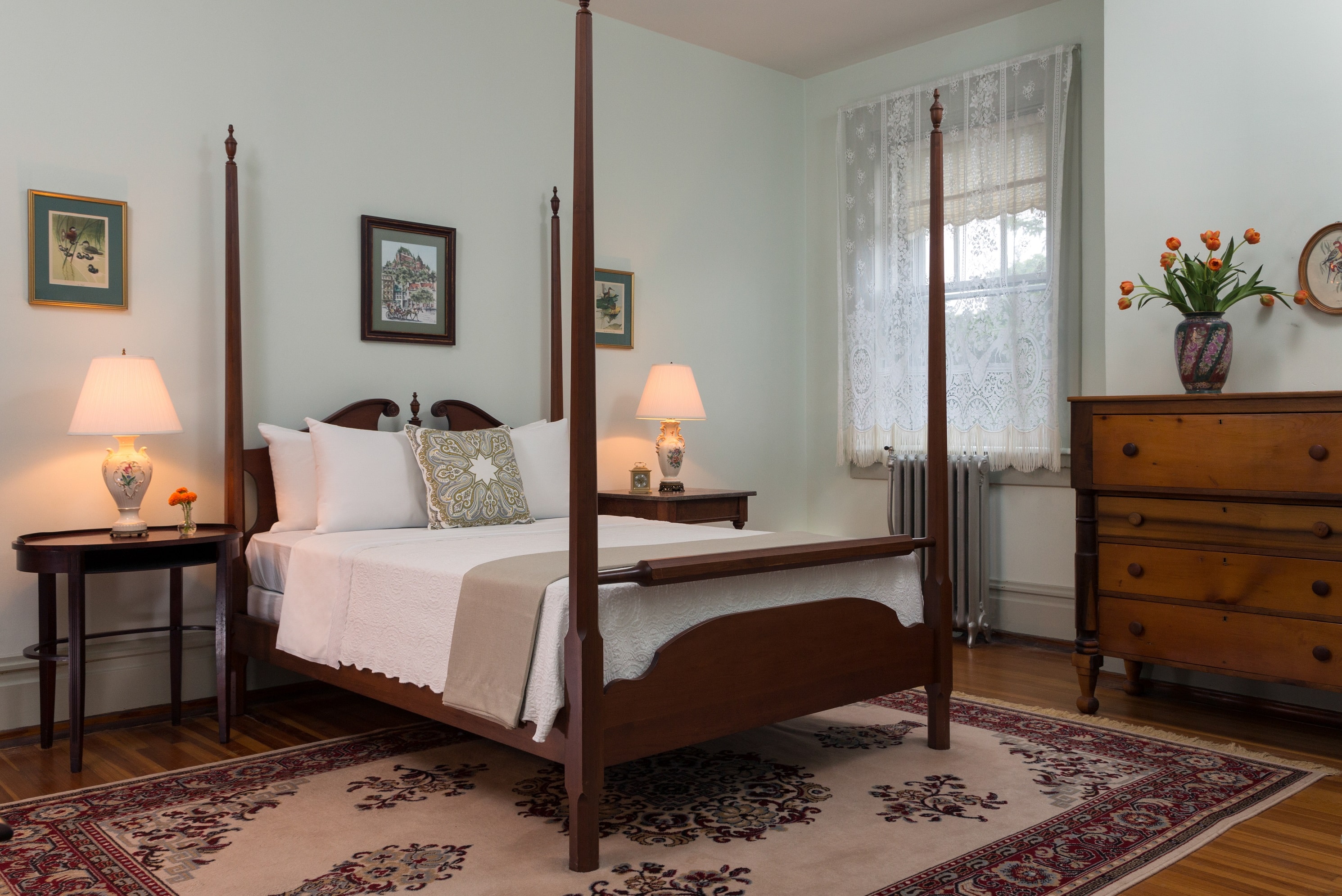 School Room #12 Queen Bed